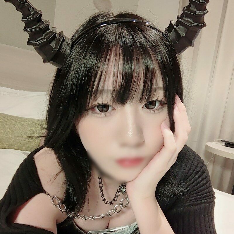 FC2-PPV-4038576 – [Uncensored] Sexual desire demon, Kourin.  – Stab a girl with a stylish white body!  – Participating in the Halloween event, the paripi women are entangled with each other violently and deeply, making them fall into pleasure!