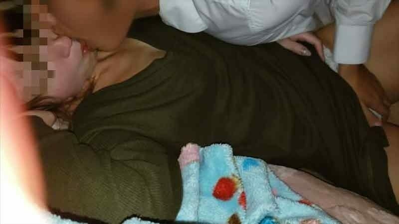 FC2-PPV-993942 – * Handling caution [Individual] Next to the child… A beautiful wife who accepts a big cock after being toyed with by an unknown man.