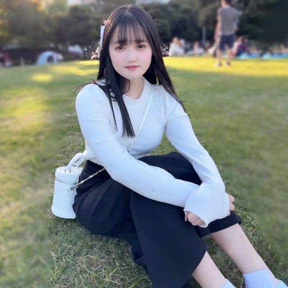 FC2PPV 4580224 [First time, uncensored] 18-year-old small-time JD who is chasing a scholarship. A fair-skinned, plump-looking amateur with plenty of charm, vaginal cum shot with deep thrusts.