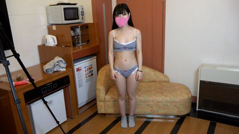 FC2PPV 4685505 156 An 18-year-old who is picked up while shopping and makes her AV debut as is.♡ Her light footwork is as you would expect from a Reiwa era woman.♡ Half outside, half inside is also a great success with a beautiful straight line.♡
