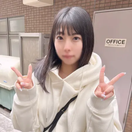 FC2PPV 4925888 – 上京した関西弁の小柄美少女、素人動画に復帰、濃厚フェラで口内発射