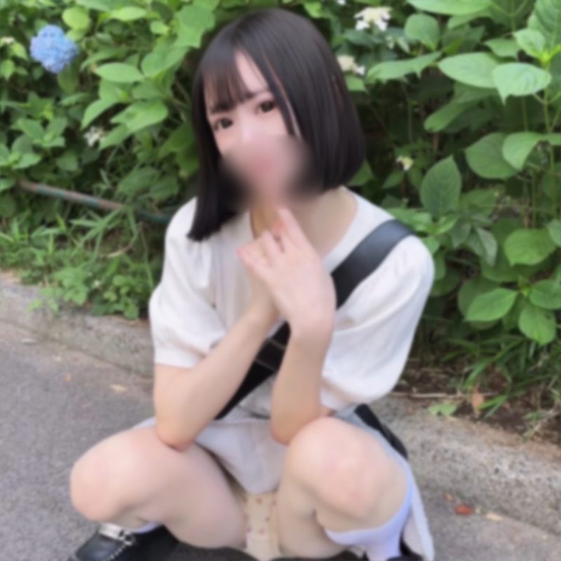 FC2PPV 4941025 Petite Cafe Idol’s Wild Outdoor Fling With a Risky Half-Creampie Finish