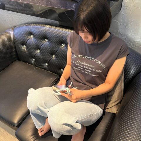 FC2-PPV-4962233 【Individual Recording】 A cafe hostess who is married but blows waves, sees her customers drastically decrease as she ages, leading to financial struggles. She tries to make a living through P-activities but ends up having sex with a strang