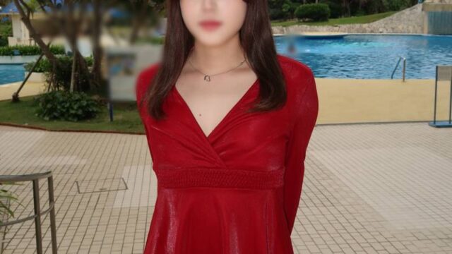 FC2PPV 4963332 可愛いすぎる彼女のハメ撮り、恥ずかしながら野外おちんぽフェラ～そのまま生挿入立ちバック！囲いもない丸見えの場所で夜といえ大胆露出セックス＆濃厚中出ししちゃいました
