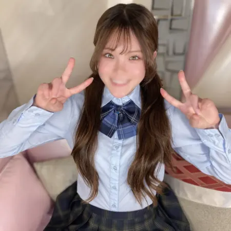 FC2PPV 4961477: 18歳ハーフロシア人美女、170分の映像で巨根により絶頂に達する